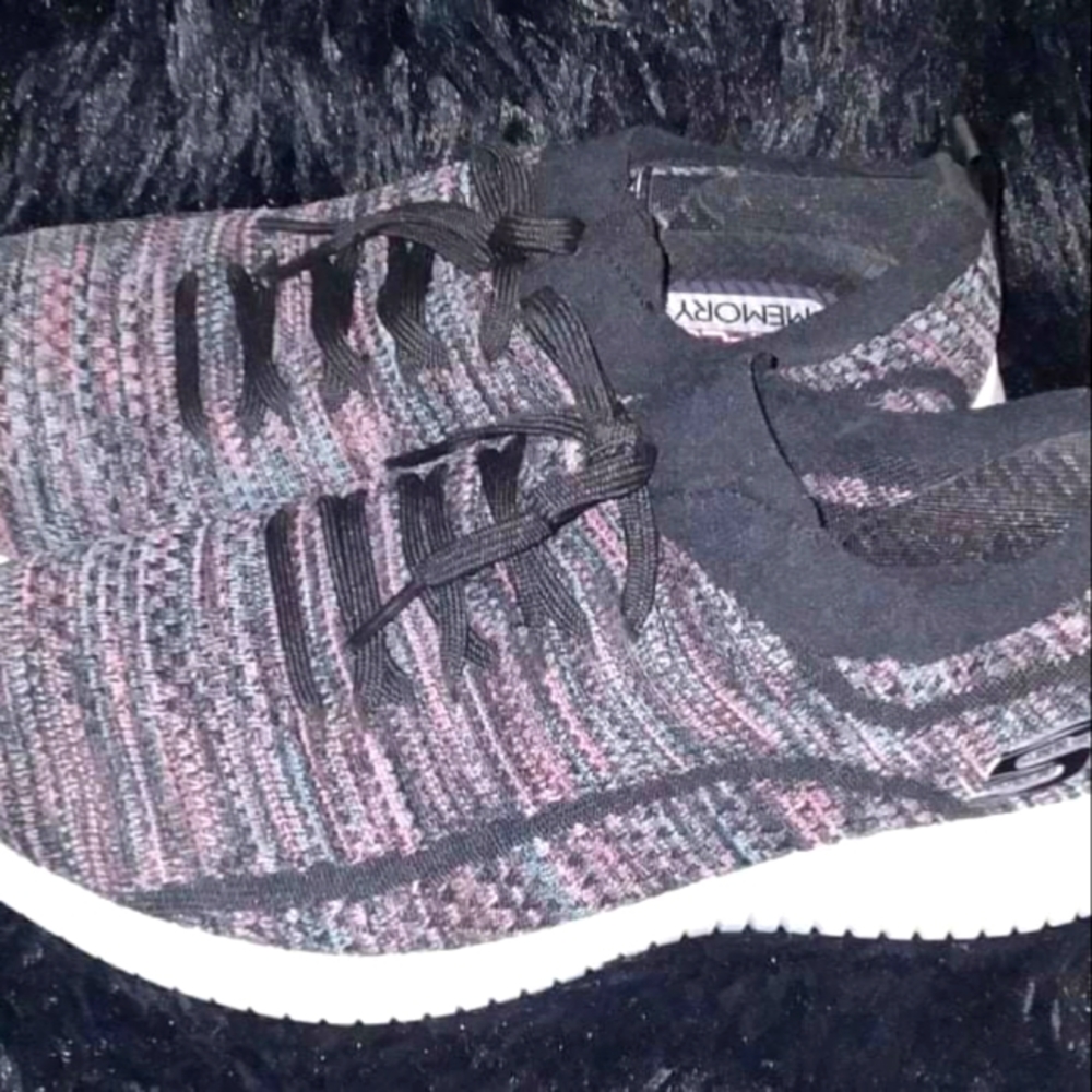 Skechers Air-Cooled Memory Foam
